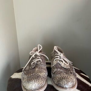 Snakeskin Patterned Lace-Up Shoes